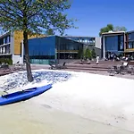 Przystan Hotel&restaurants מלון